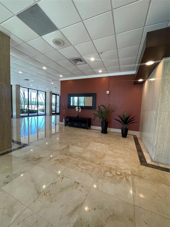 Building Photo - 400 Kings Point Dr