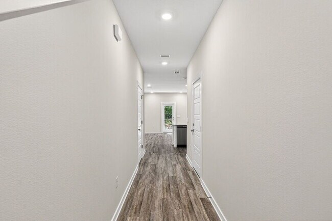 Building Photo - 51 S Main Deck Dr