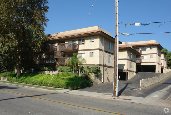 Building Photo - La Cresta Garden Apartments
