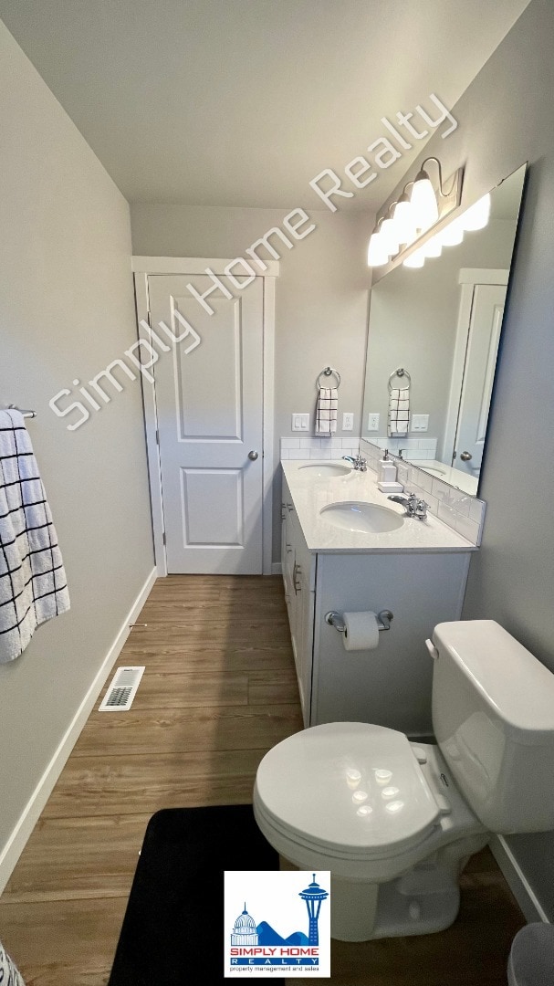 Building Photo - Step into the luxurious comfort of your dream home!