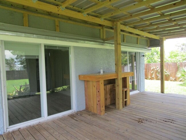 Building Photo - 3020 Selma Ave