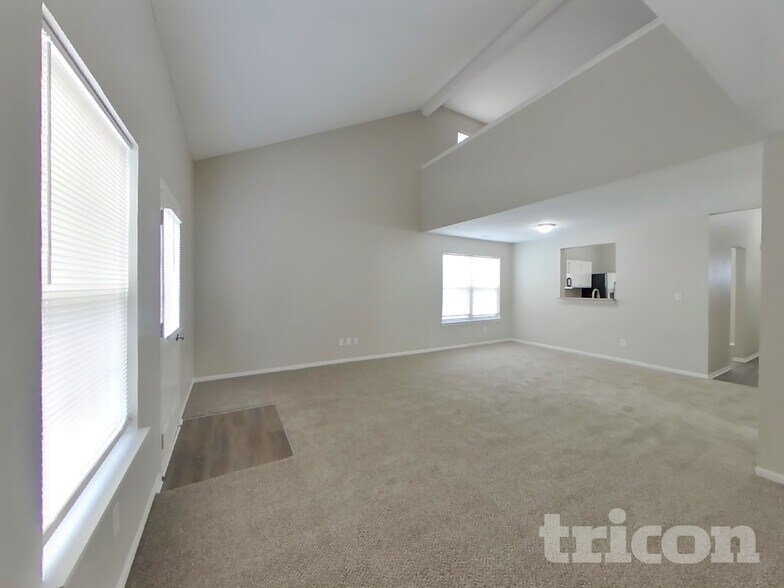 Building Photo - 484 Brookstone Dr