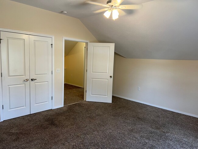 Building Photo - 1138 N Sherman Ave