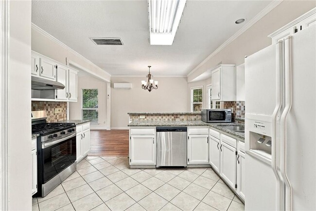Building Photo - 10870 Willow Meadow Cir
