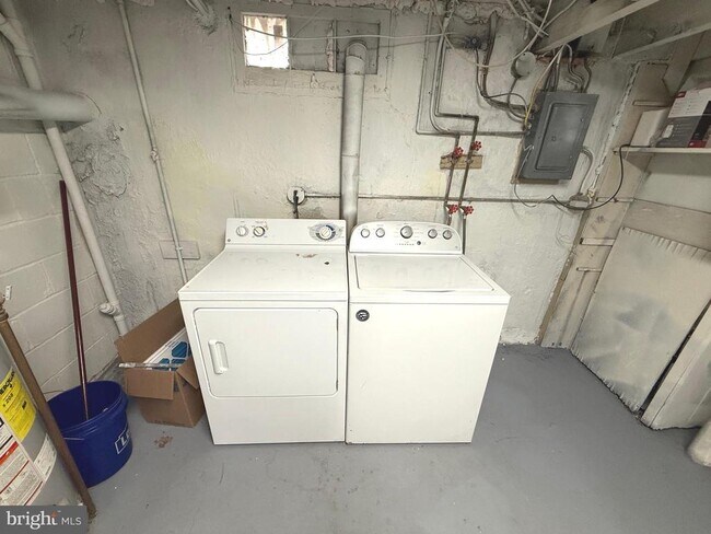 Building Photo - 804 Radnor Ave