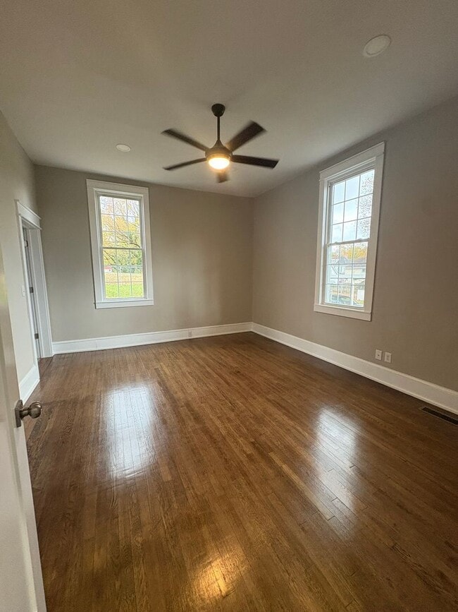 Building Photo - Historic Charm Meets Modern Living – Steps from Downtown Bristol!