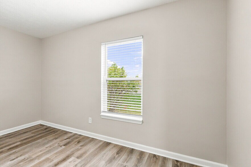 Building Photo - 1295 Spring Lake Dr