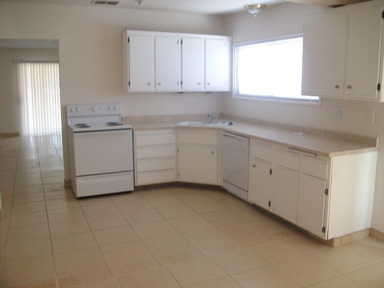 Building Photo - 5111 Blanton Dr