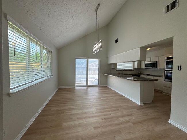 Building Photo - 22018 Elsinore Dr
