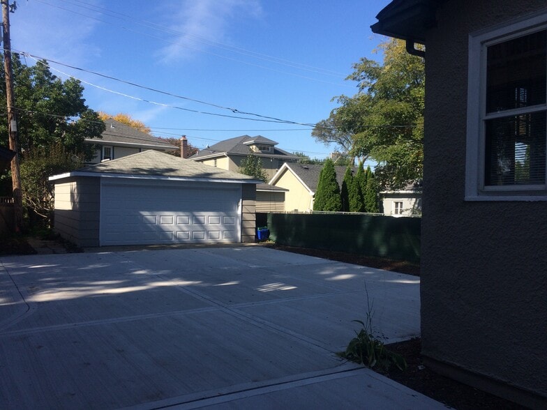 Building Photo - 44 N Spring Ave