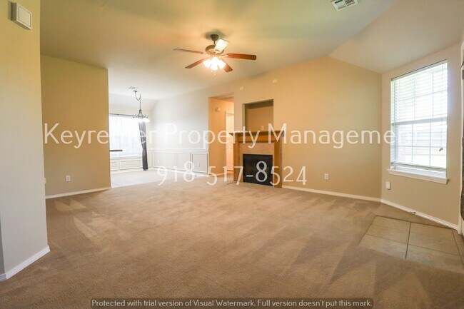 Building Photo - 3 Bed | 2 Bath in Collinsville!