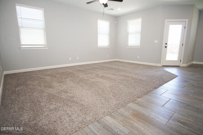 Building Photo - 6016 Hidden Acres Dr