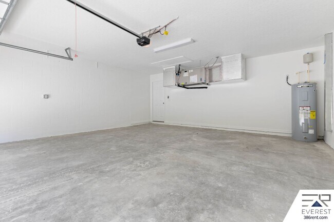 Building Photo - FULLY FENCED, LIKE NEW 3/2/2 IN DESIRABLE PINE GROVE