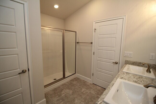 Building Photo - 705 Kylar Dr NW