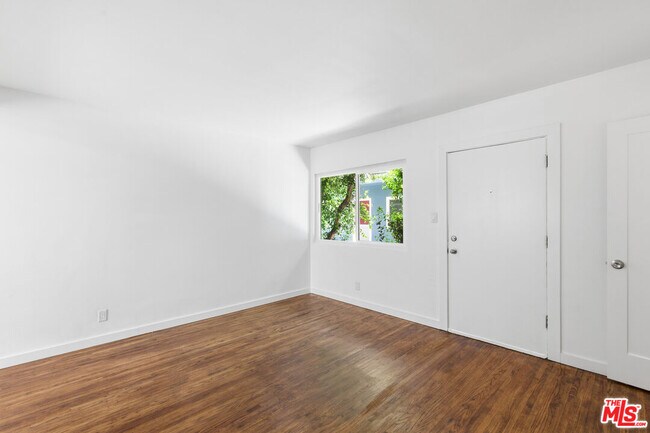 Building Photo - 4921 Coldwater Canyon Ave
