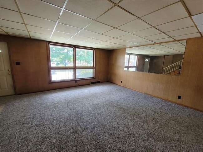 Building Photo - 404 W Cunningham St