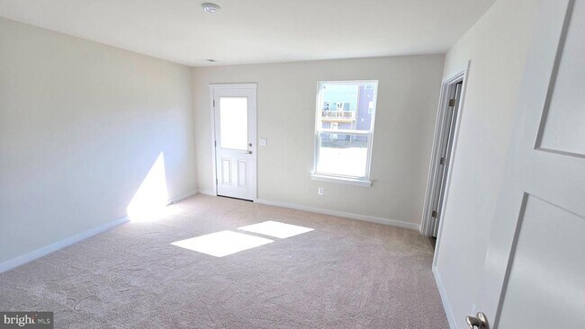 Building Photo - 66 Trotting Rd