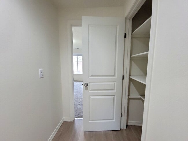 Building Photo - Spacious Rambler in West Richland