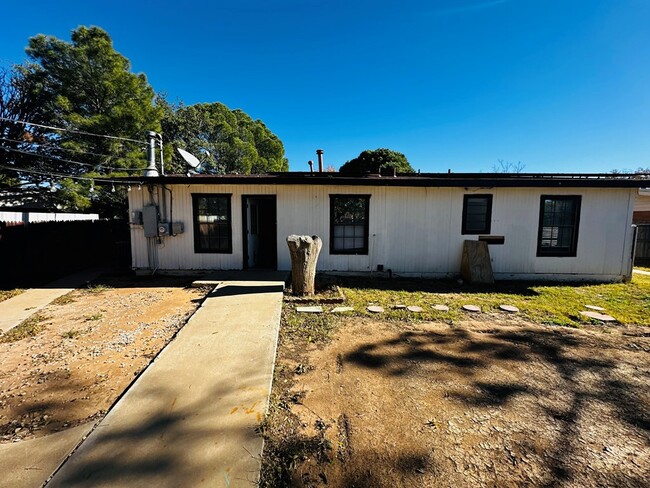 Building Photo - 2809 Santa Monica Ave