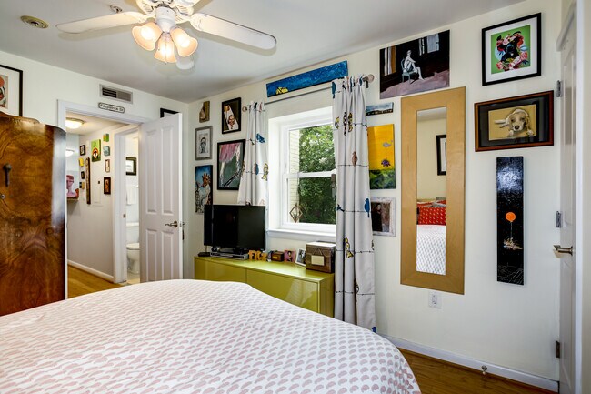 Building Photo - 1501 27th St SE