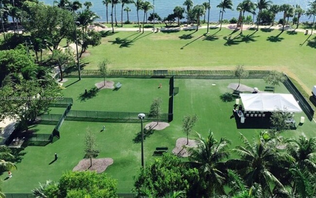 Building Photo - 2000 N Bayshore Dr