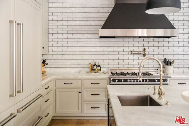 Building Photo - 957 Corsica Dr