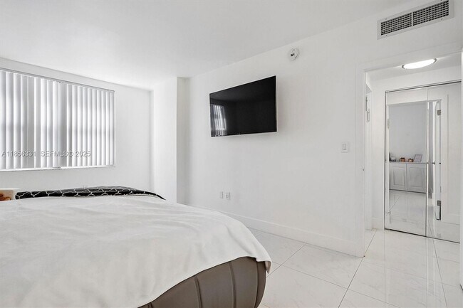 Building Photo - 1980 S Ocean Dr