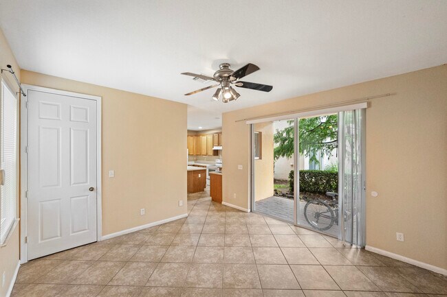 Building Photo - 2567 SE Ruskin Dr