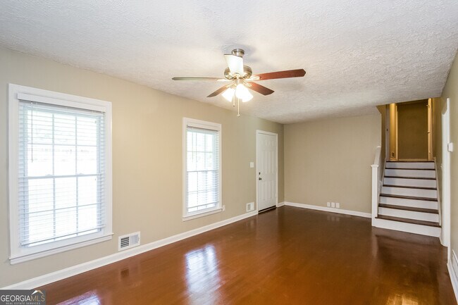 Building Photo - 1451 Cardinal Ln