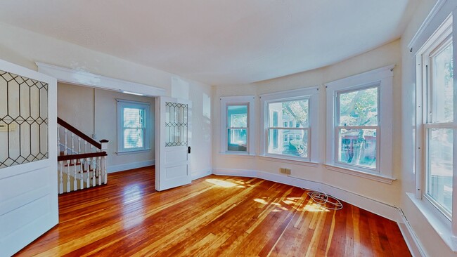 Building Photo - [In-Unit Laundry; Garden] Townhouse-Style Living, with Historical Details & Parking!