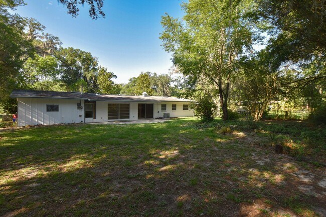Building Photo - 3530 NW 34th Pl