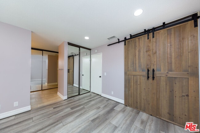 Building Photo - 1017 Via Colinas