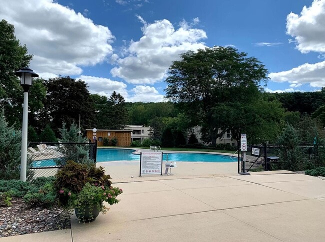 Outdoor Pool - 2011 Viking Dr NW