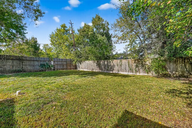 Building Photo - 5635 Belarbor St