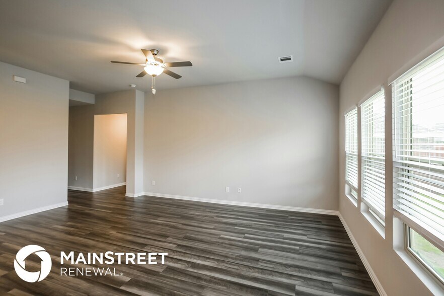 Building Photo - 2137 Sun Star Dr