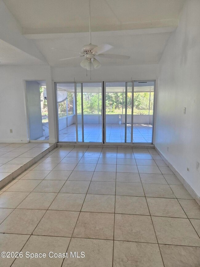 Building Photo - 771 Onyx Dr NE