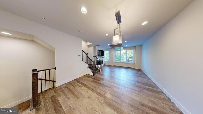Building Photo - 10366 Jacobsen St
