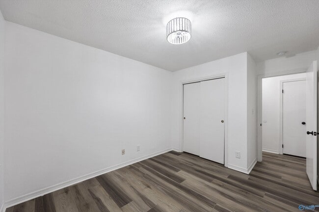 Building Photo - 329 Pawnee Trail SE