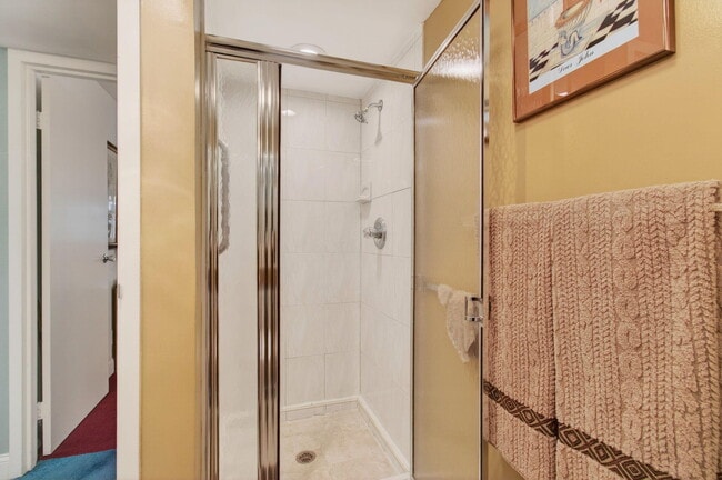 Building Photo - 213 Waterford Cresent