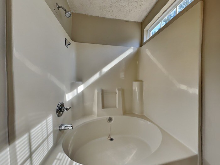 Building Photo - 3428 Ann Franklin Ct