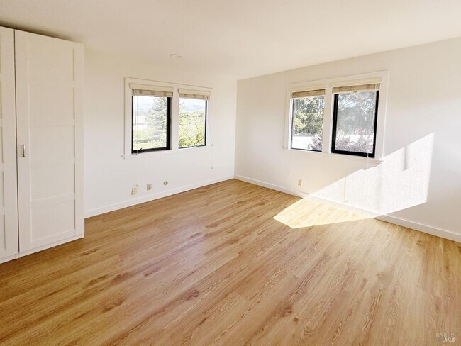 Building Photo - 172 Great Cir Dr
