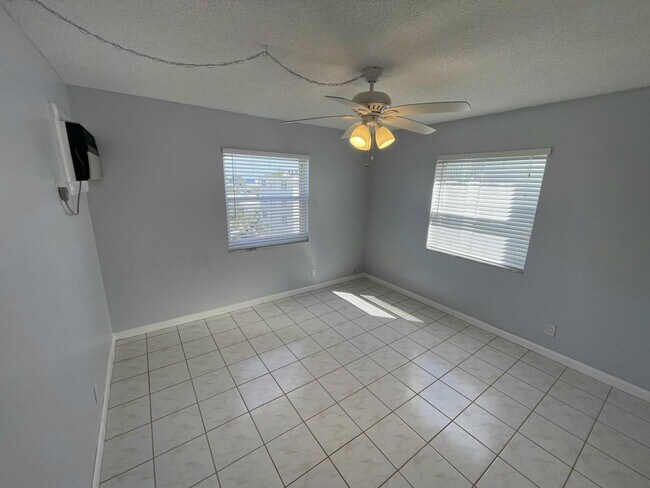 Building Photo - 720 Orton Ave