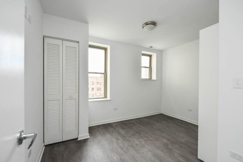 Building Photo - 940 W Winona St