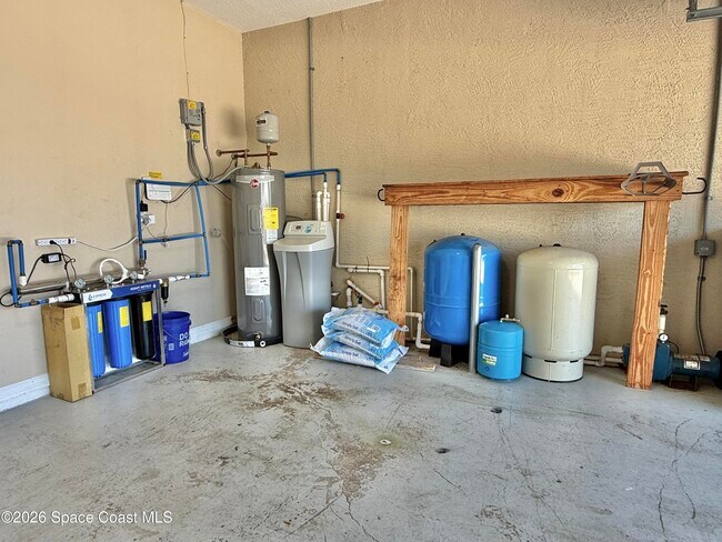 Building Photo - 1453 Santa Anna St SE