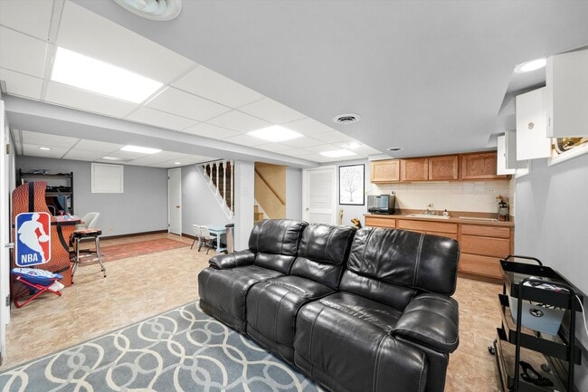 Building Photo - 5238 Pratt Ave