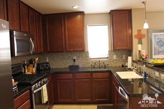 Building Photo - 52082 Rosewood Ln