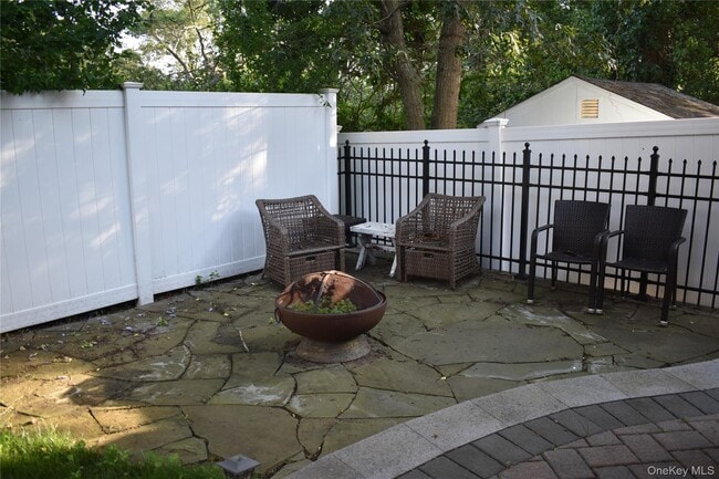 Building Photo - 30 Willow Rd