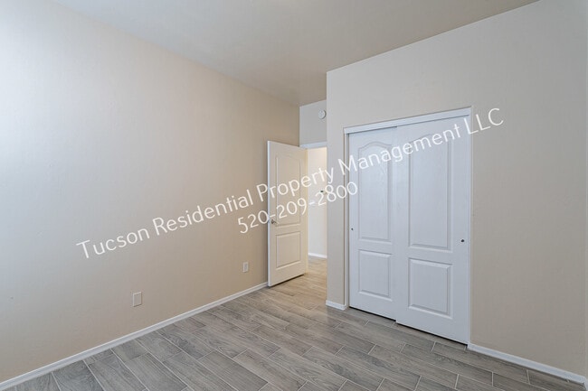 Building Photo - 4923 E Chickweed Dr