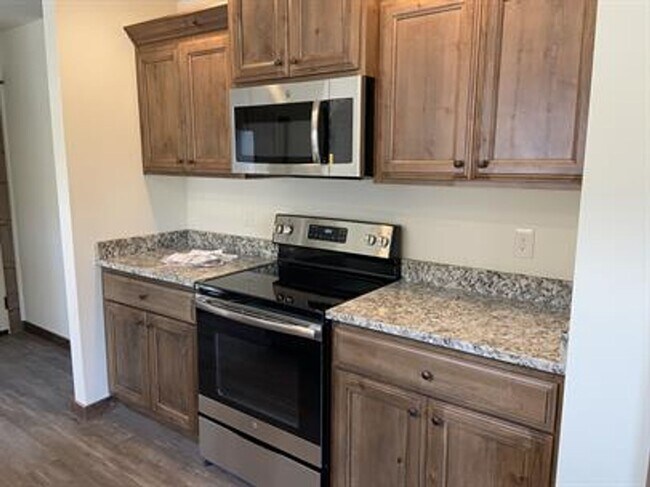 Building Photo - Spacious and Nicely Finished Townhome in Bozeman