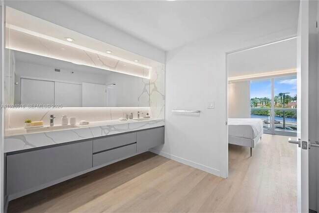 Building Photo - 20505 E Country Club Dr